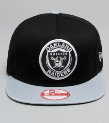 New Era NHL Oakland Raiders Circle Snapback Cap