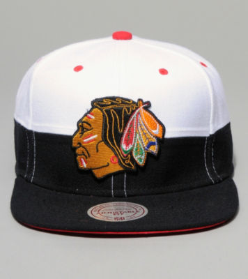 Mitchell & Ness Blackhawks Split Snapback Cap