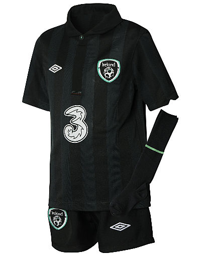 Umbro Republic of Ireland Away Kit 2013/14 Infants